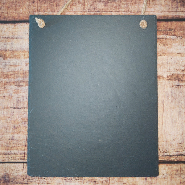 Schieferplatte mit Farbdruck als Schild